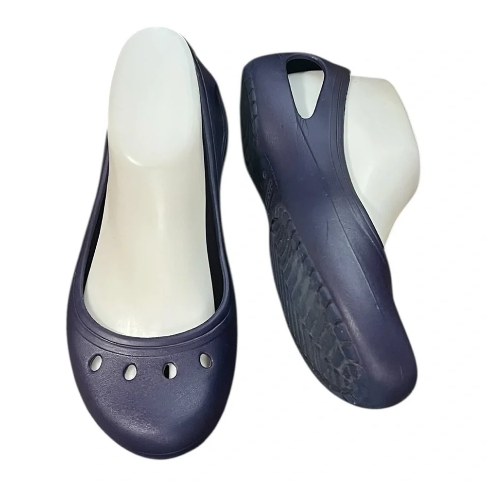 CROCS Kadee ballet flats in navy blue size 6